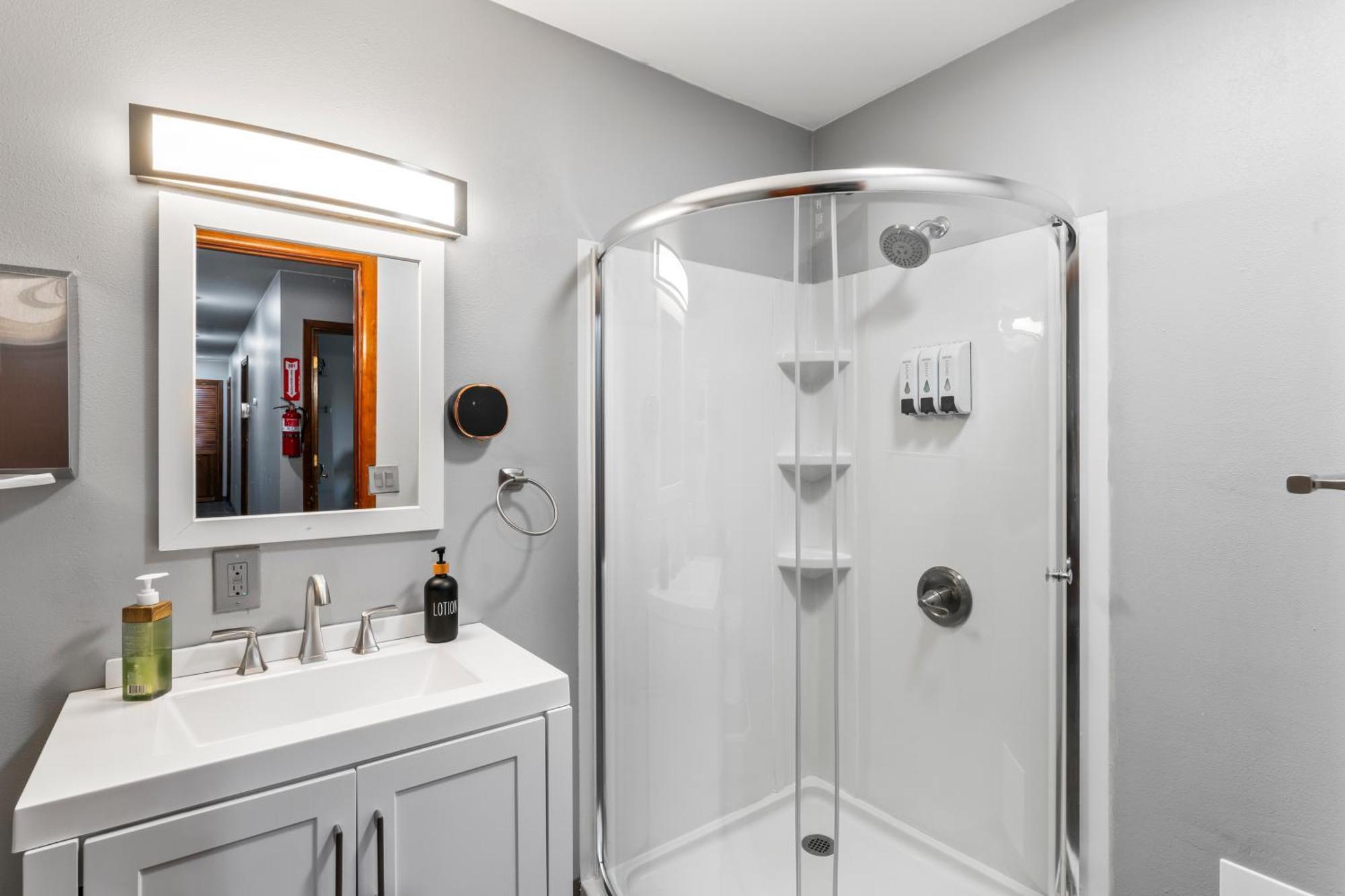 Simple Deluxe Private Room Anchorage Exterior photo