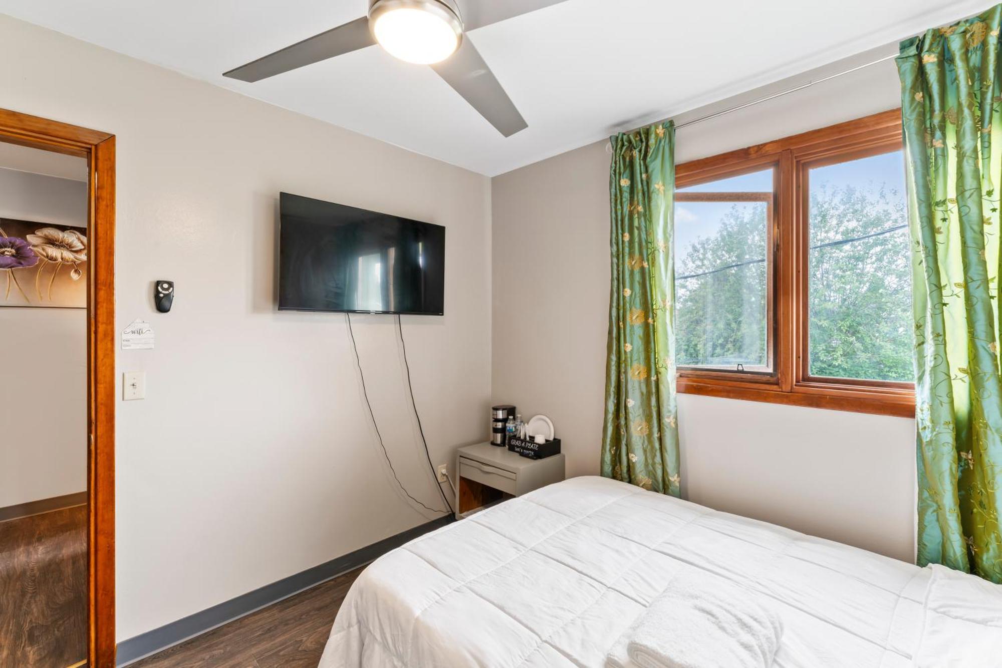 Simple Deluxe Private Room Anchorage Exterior photo