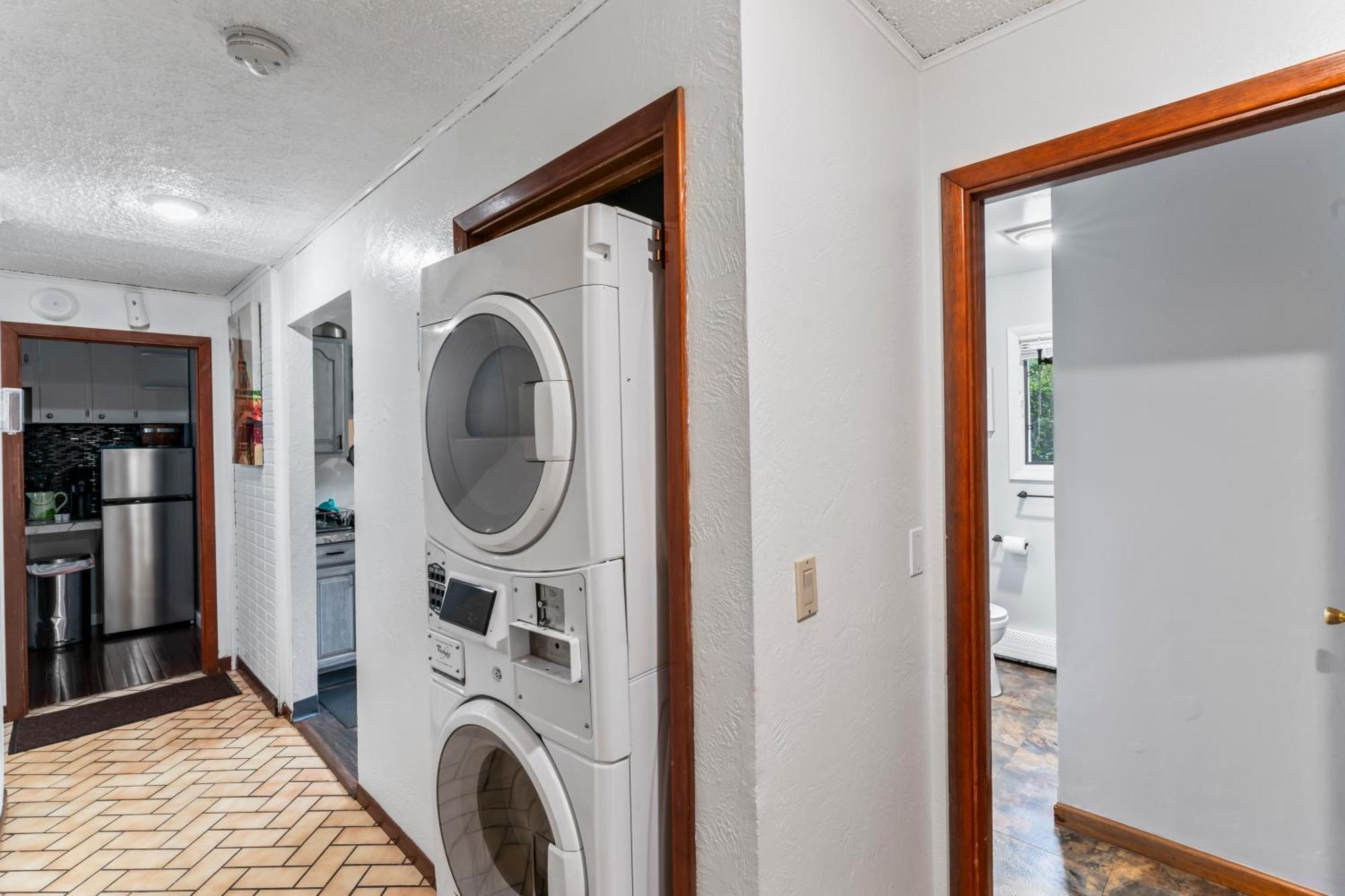 Simple Deluxe Private Room Anchorage Exterior photo